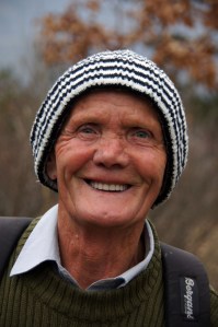 (Febr 2011) Gepensioneerde leraar van middelbare school in Peja/ Kosovo. Ruim 80 jaar en elke week maakte hij nog meerdere tochten van tientallen kilometers door de schitterende 'Mountains of Rugova Valley". De vriendelijke man verhaalde over zijn prachtige leven als leraar in de tijd van voor de 'Kosovo War' en de noodzaak van goed onderwijs. Zijn motto van nu was 'gezond blijven' en één  zijn met de natuur. Zie de  twinkeling in z'n ogen en je ziet hem genieten.  Prachtig mens! 